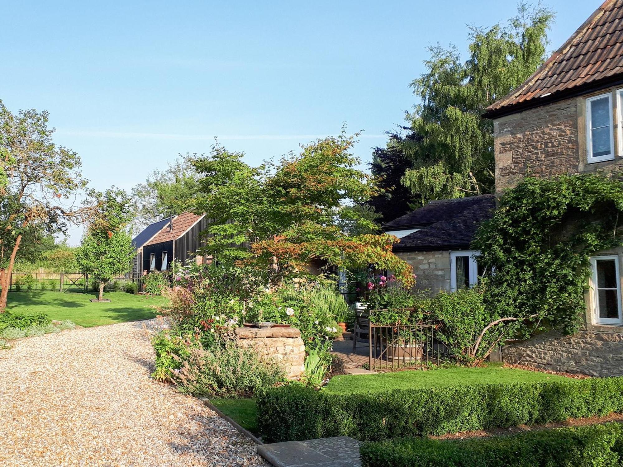 Wrens Nest Villa Chippenham  Exterior photo